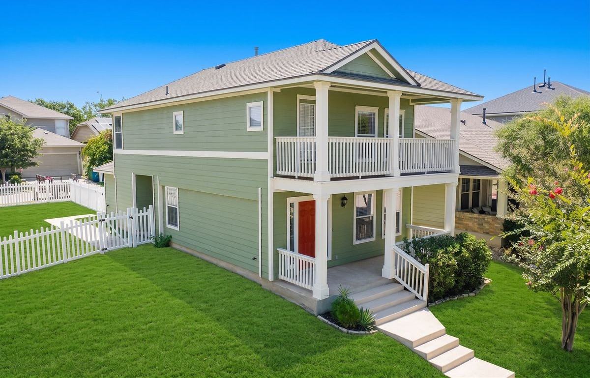 1733 Thompson Trl - Photo 4 of 24