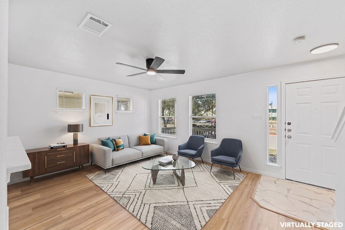 1733 Thompson Trl - Photo 5 of 24