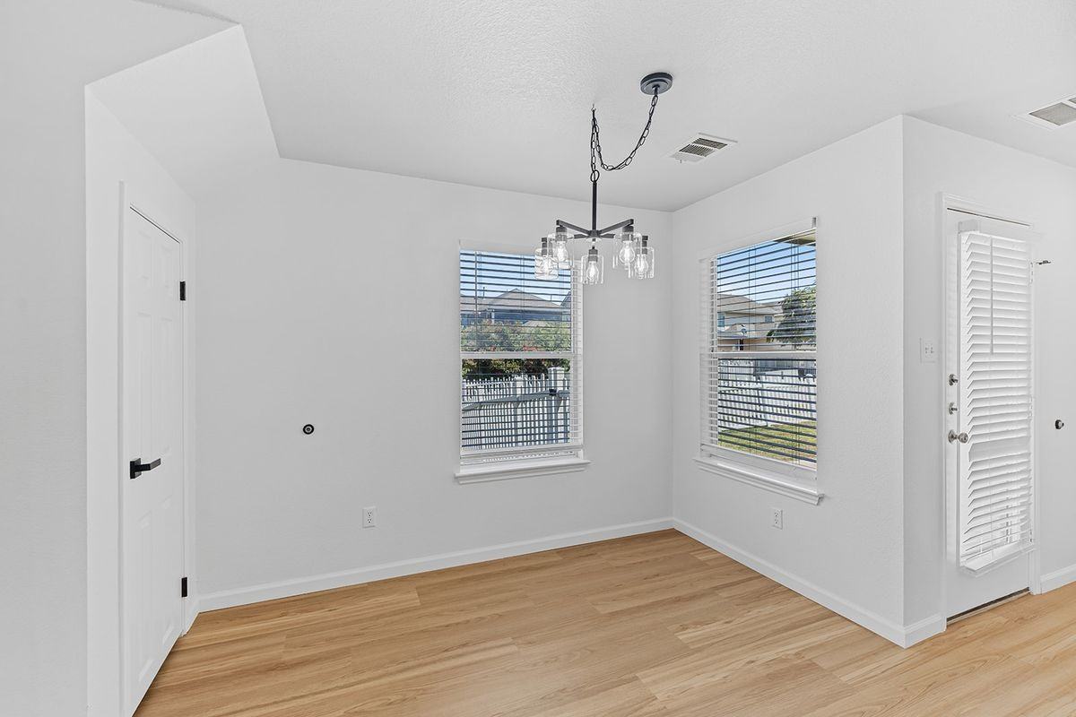 1733 Thompson Trl - Photo 7 of 24