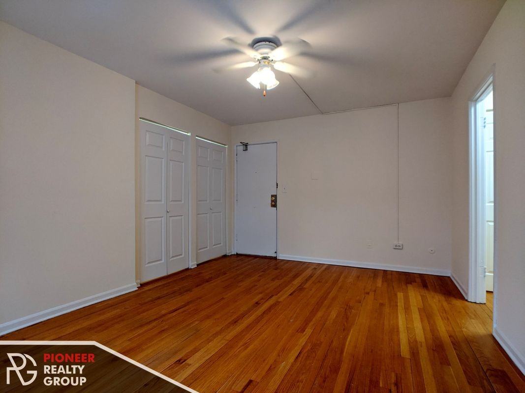 525 W Oakdale Ave - Photo 5 of 9