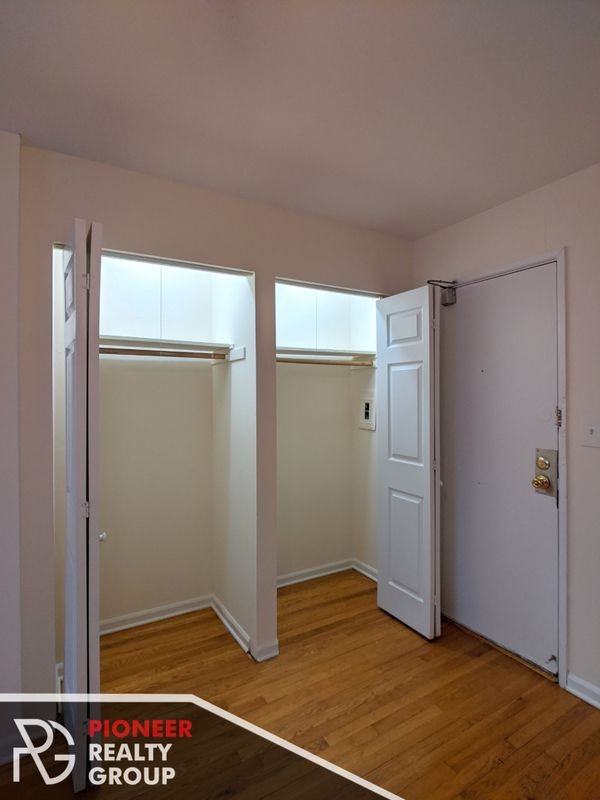 525 W Oakdale Ave - Photo 7 of 9