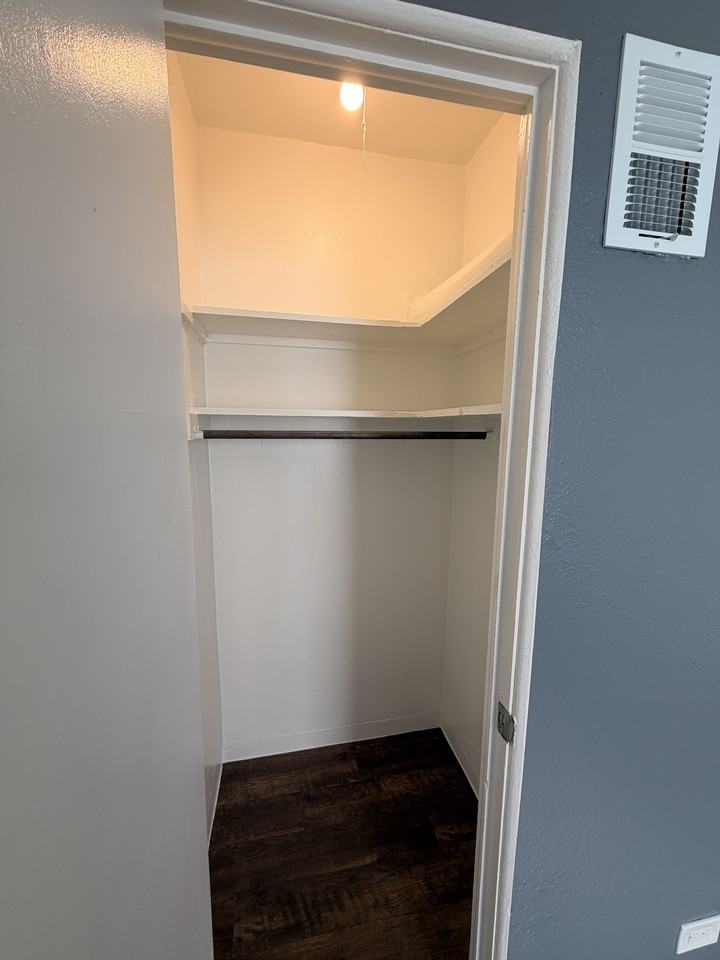 2811 S Lincoln St #2813 - Photo 2 of 22