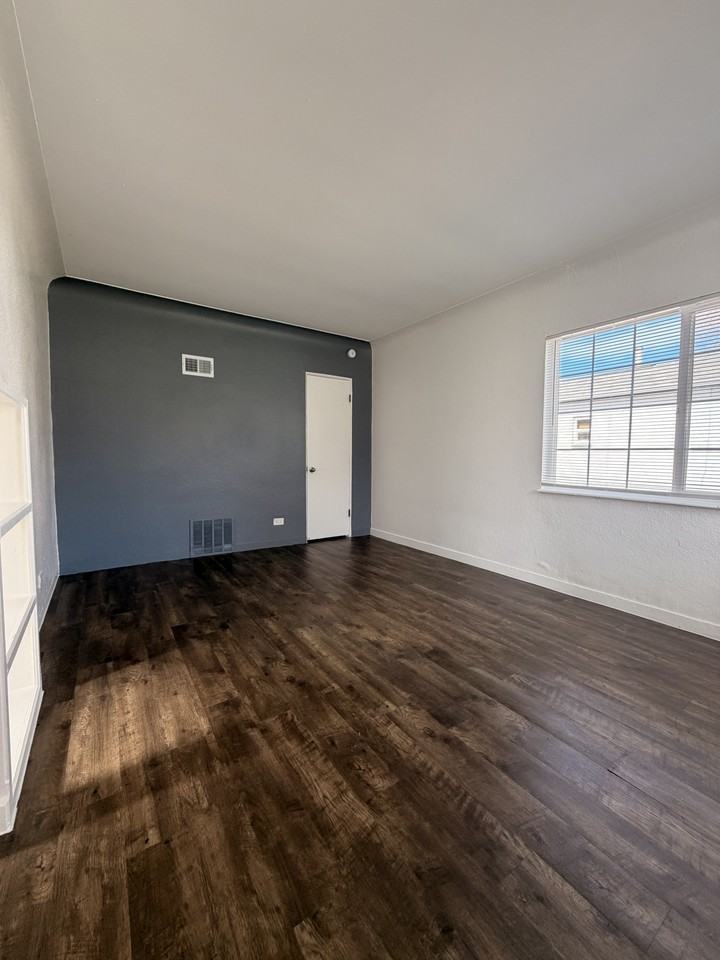 2811 S Lincoln St #2813 - Photo 6 of 22