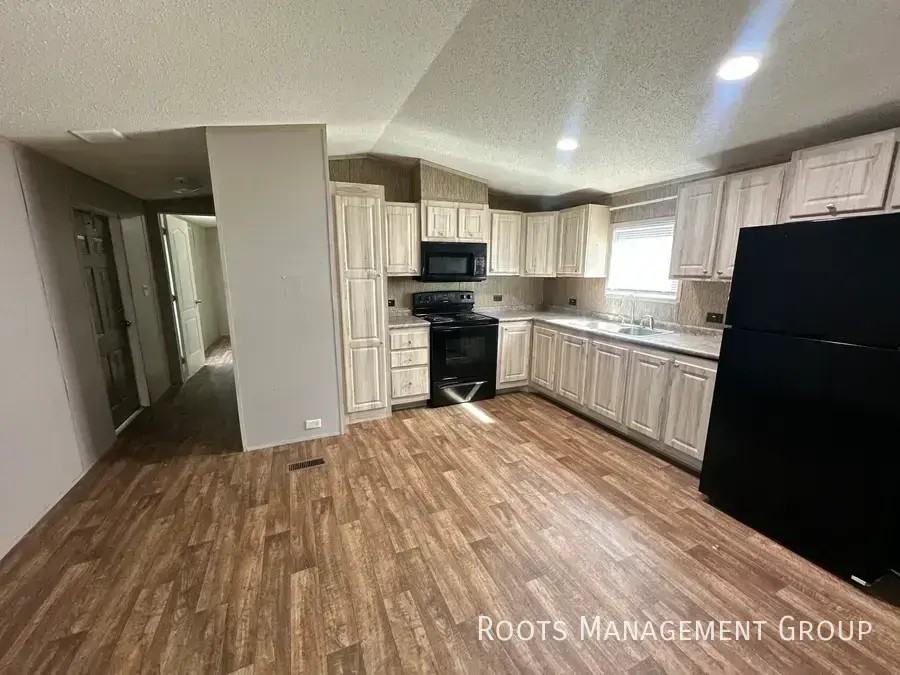 105 Spring View Ct #20 - Photo 3 of 13