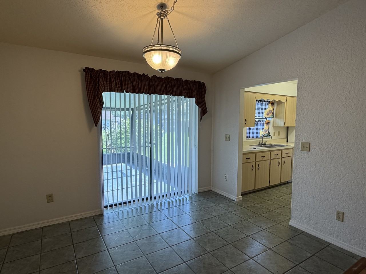 17 Almond Rd #NA - Photo 2 of 5