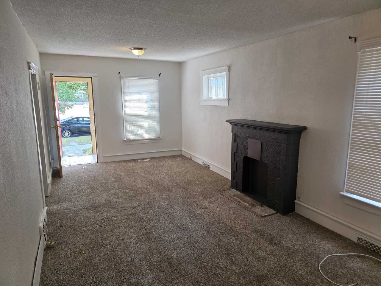 115 7 St Ne - Photo 5 of 10