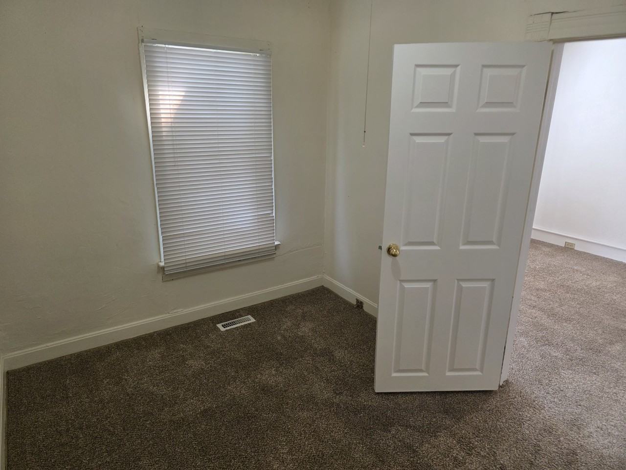 115 7 St Ne - Photo 6 of 10