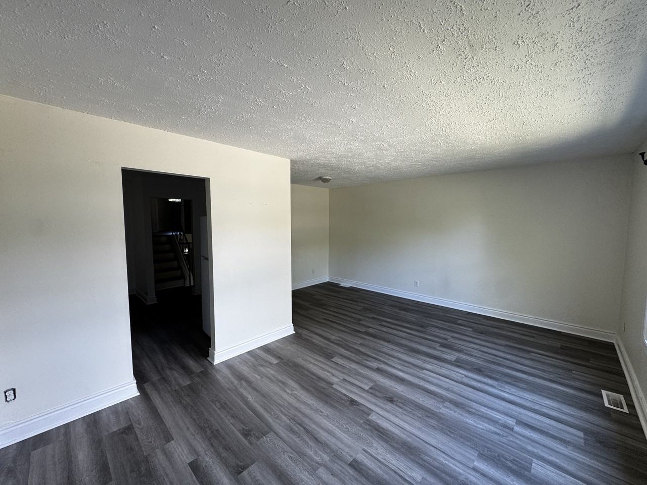 7 Calderwood Dr - Photo 3 of 13