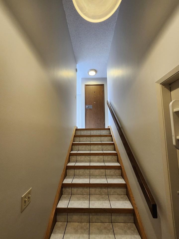 703 56 Ave Sw - Photo 2 of 21