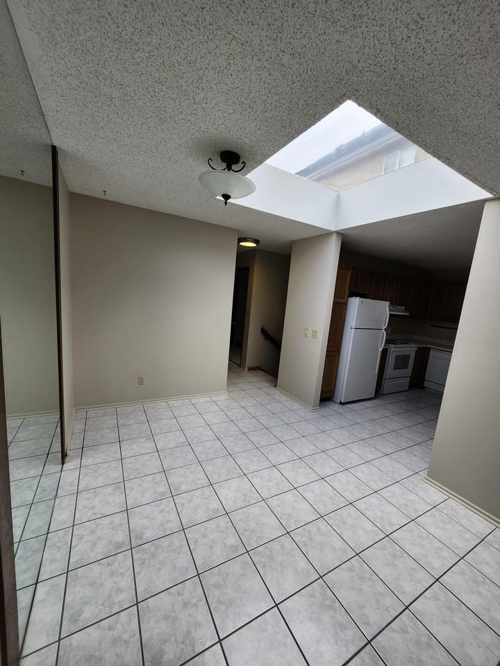 703 56 Ave Sw - Photo 6 of 21