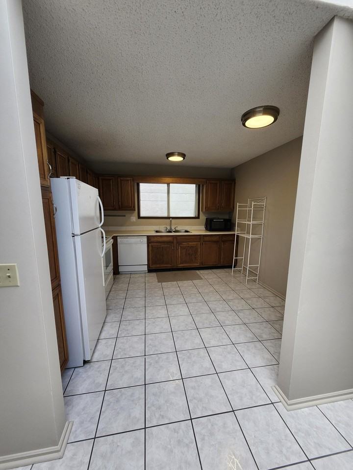 703 56 Ave Sw - Photo 7 of 21