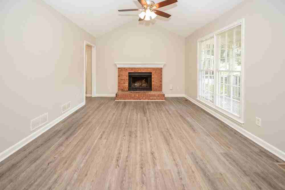 6398 Grafton Ct - Photo 4 of 17