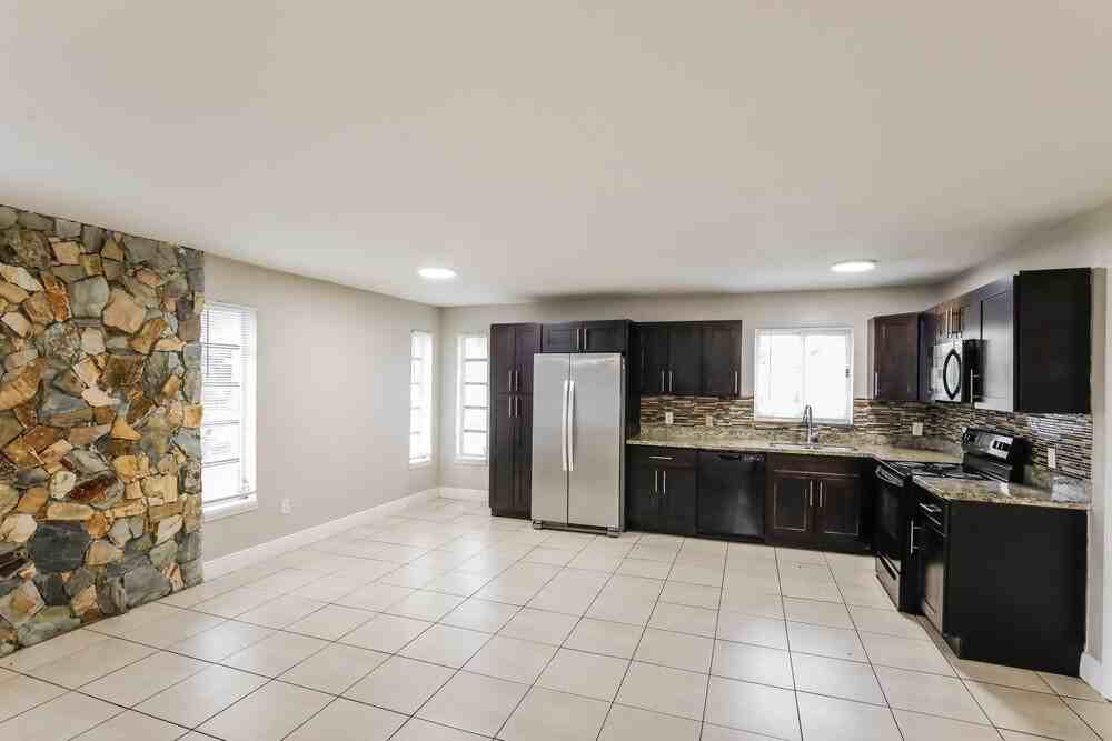 13620 Monroe St - Photo 6 of 16