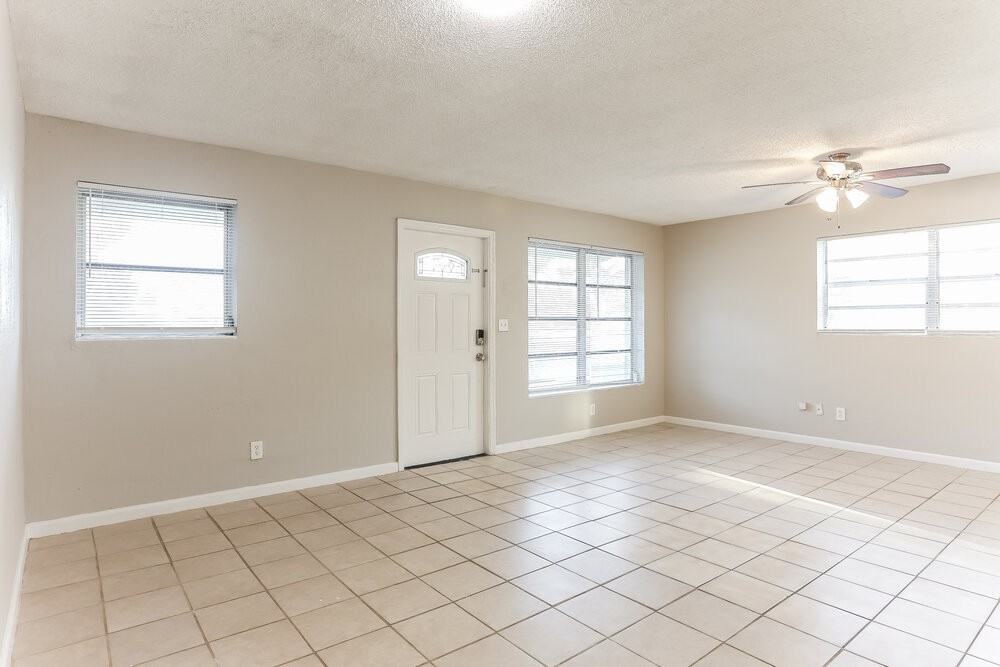 610 Nwavenue - Photo 5 of 17