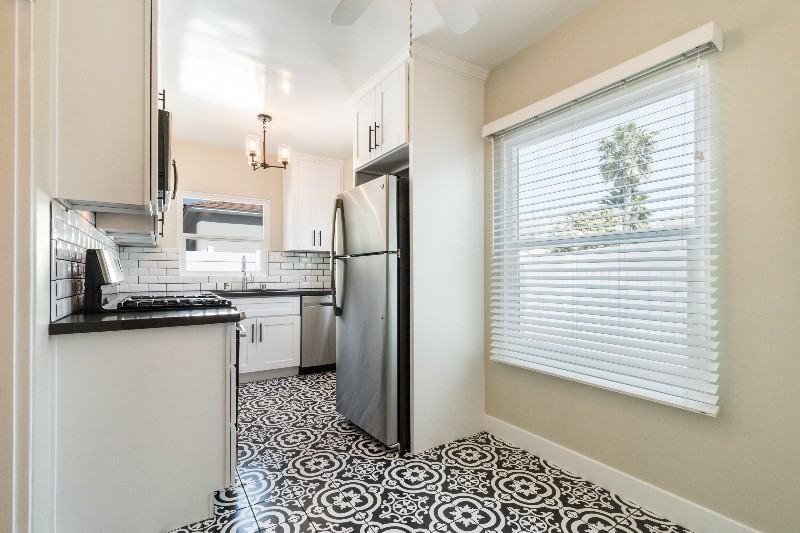 7317 La Jolla Blvd - Photo 3 of 17