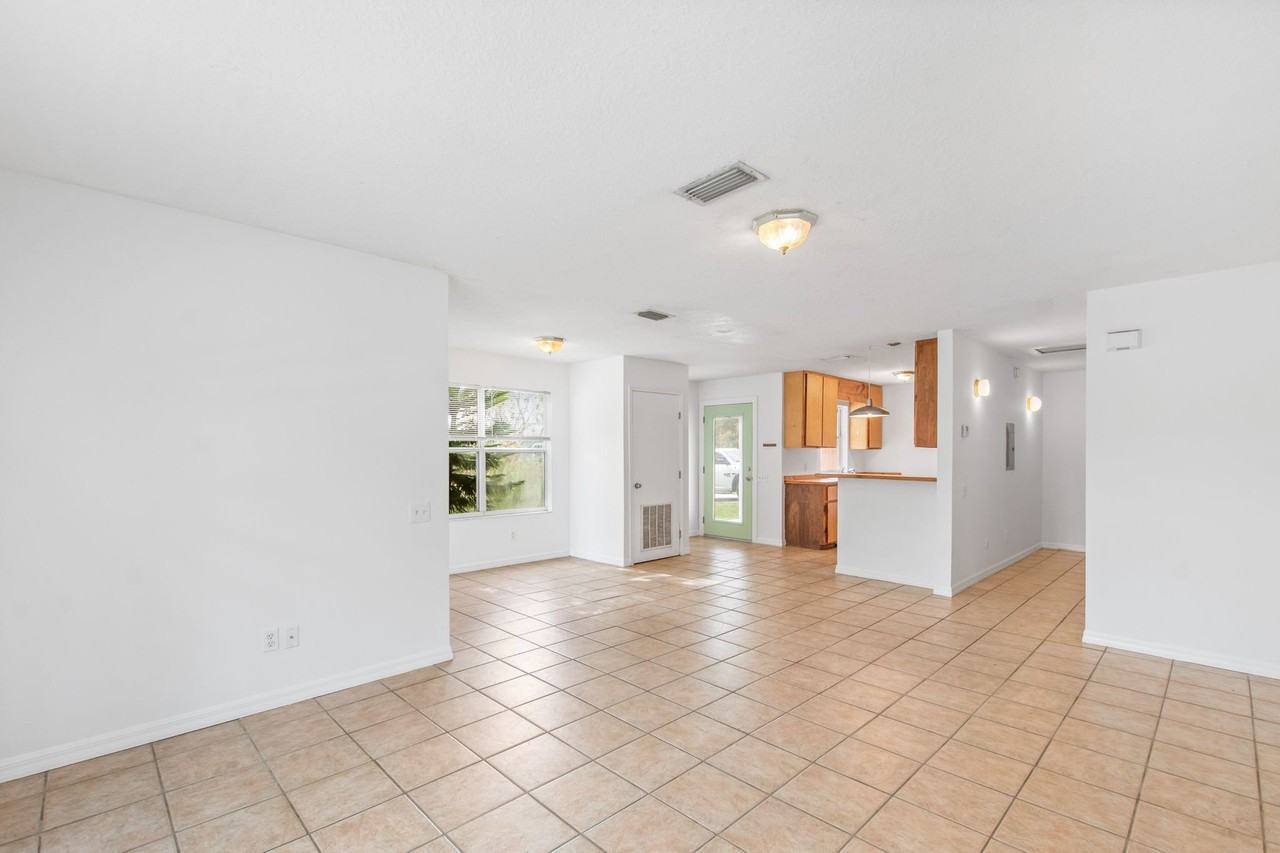 202 F St #C - Photo 2 of 20
