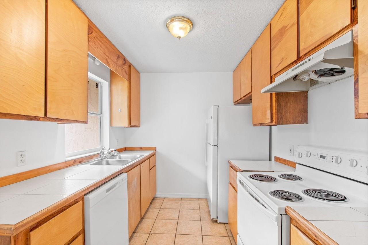202 F St #C - Photo 3 of 20