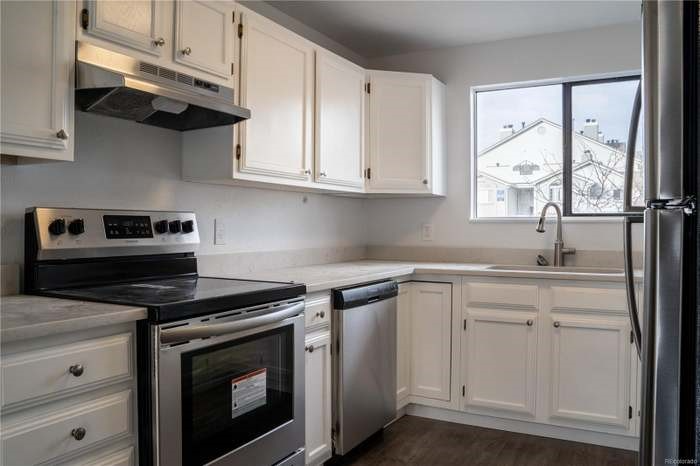 313 W Lehow Ave #13 - Photo 3 of 18