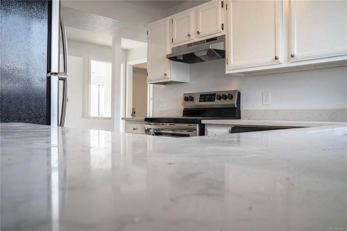 313 W Lehow Ave #13 - Photo 4 of 18
