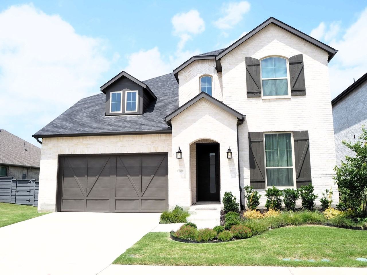 5009 Shadetree St - Photo 4 of 42