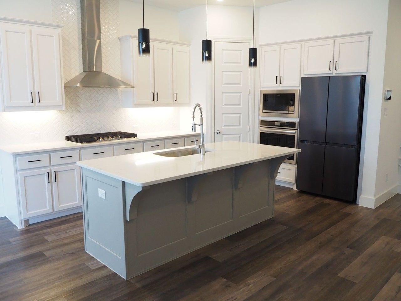 5009 Shadetree St - Photo 5 of 42