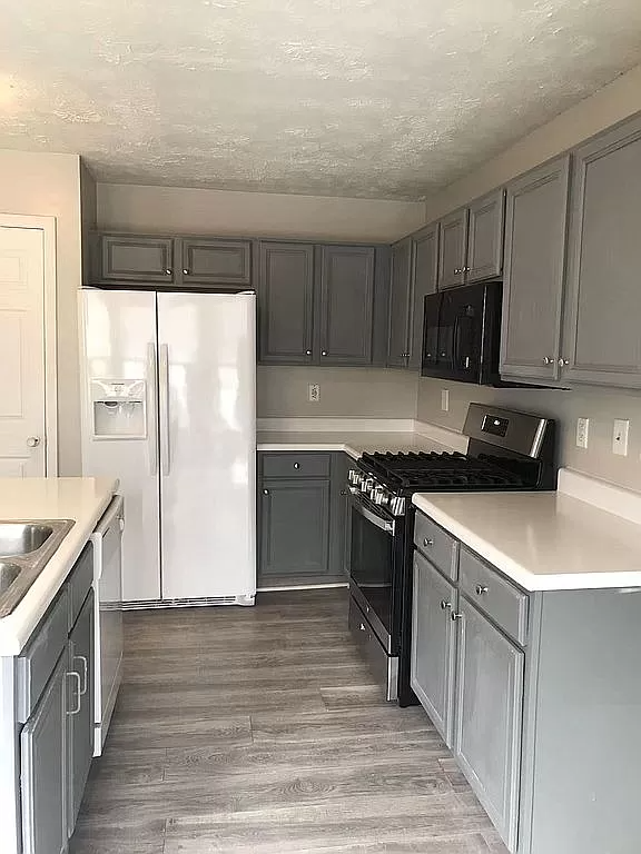 992 Vintage Pointe Dr - Photo 2 of 22