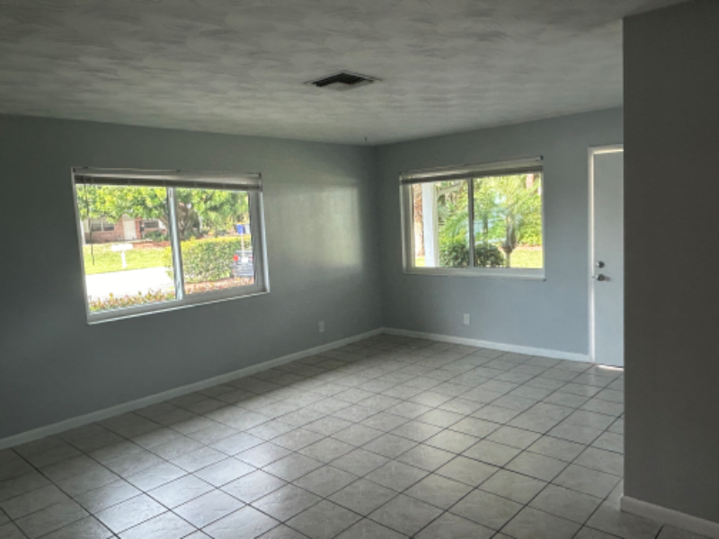 860 Nw 10th Ter #1 - Photo 4 of 14