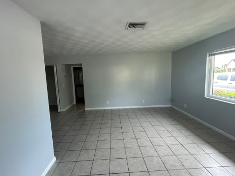 860 Nw 10th Ter #1 - Photo 5 of 14