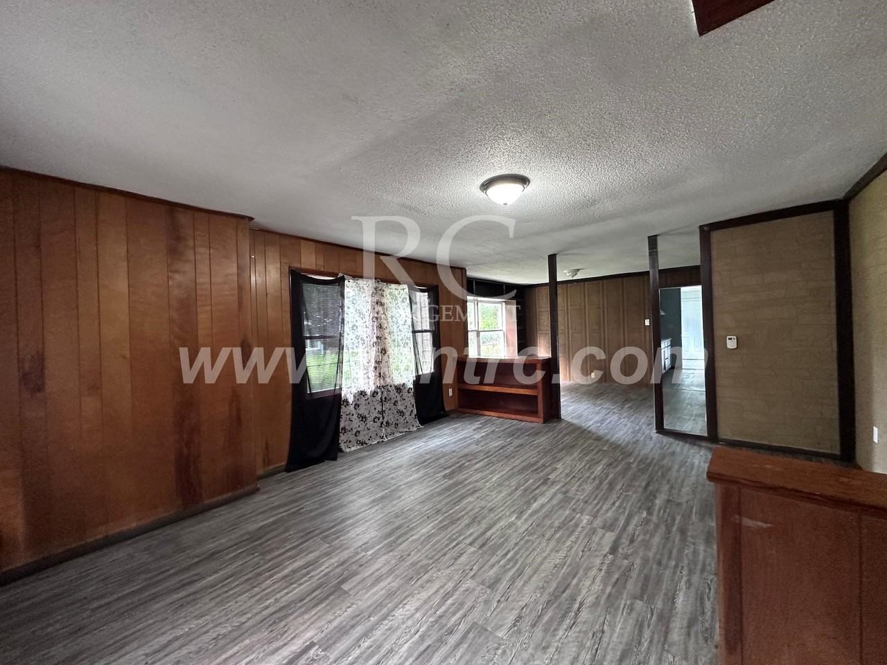 106 Wisconsin Ave - Photo 6 of 15