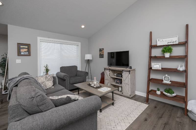 1106 Petersen Ct Nw - Photo 4 of 31