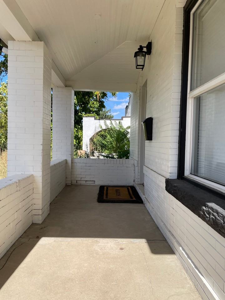 3136 N Elizabeth St - Photo 3 of 36