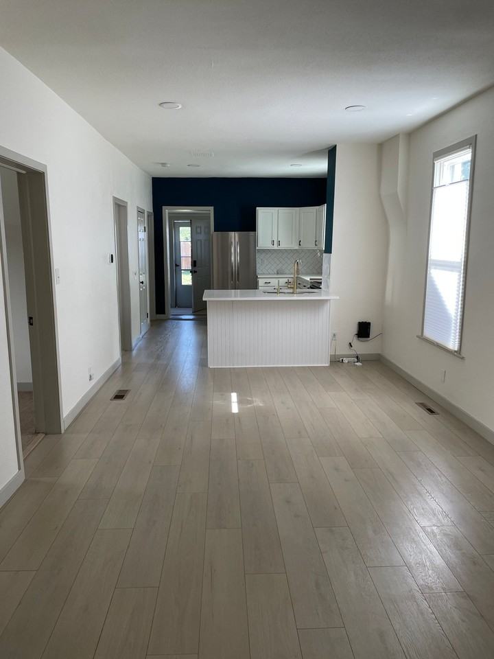 3136 N Elizabeth St - Photo 5 of 36
