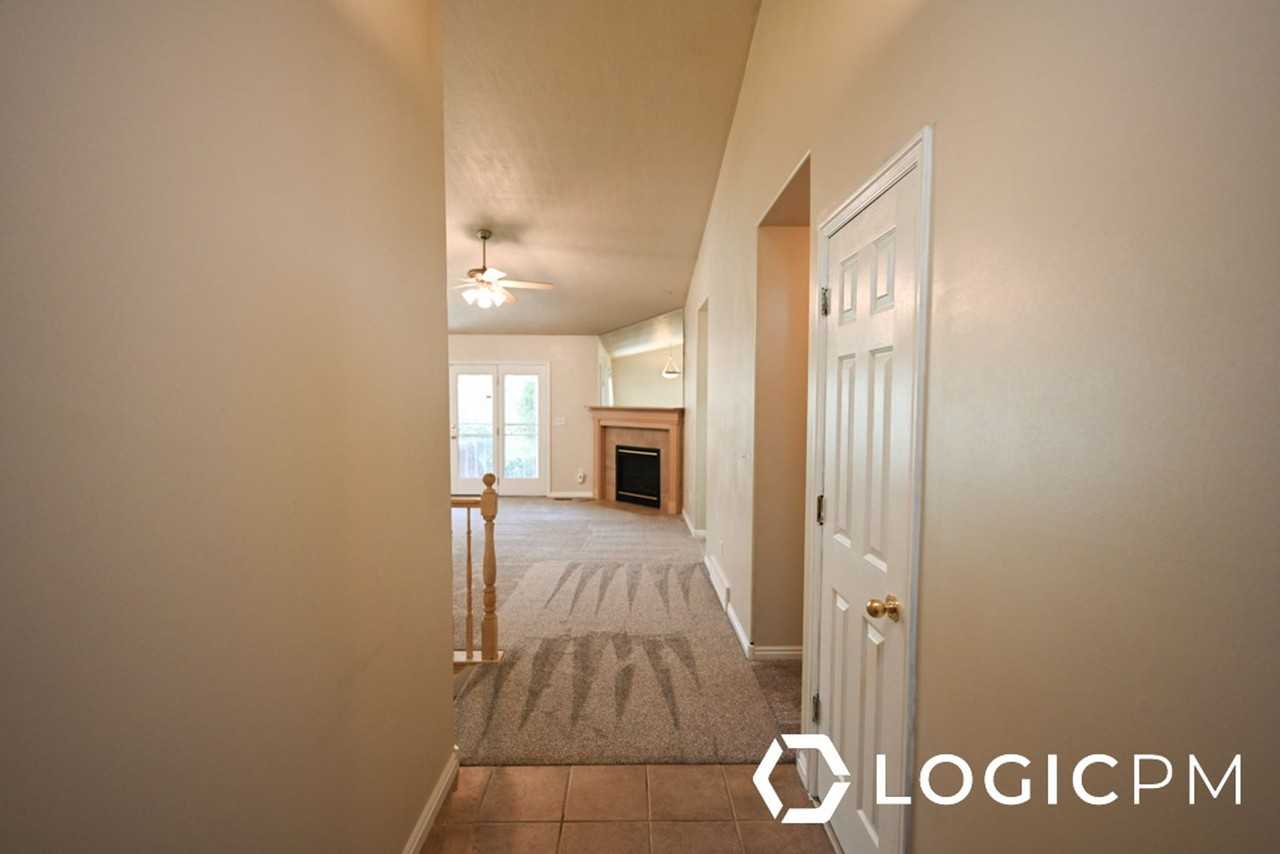 4616 S Zenia Meadows Ct #1 - Photo 4 of 21