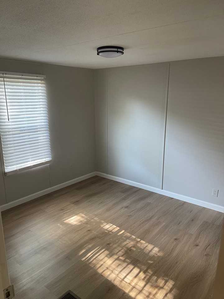 168 Long Beach Dr - Photo 4 of 6