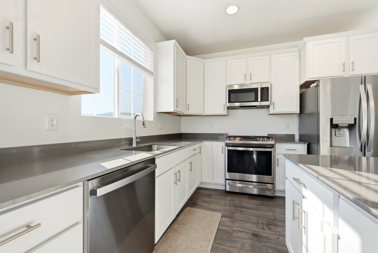 2629 E Barnwood Ln - Photo 6 of 30