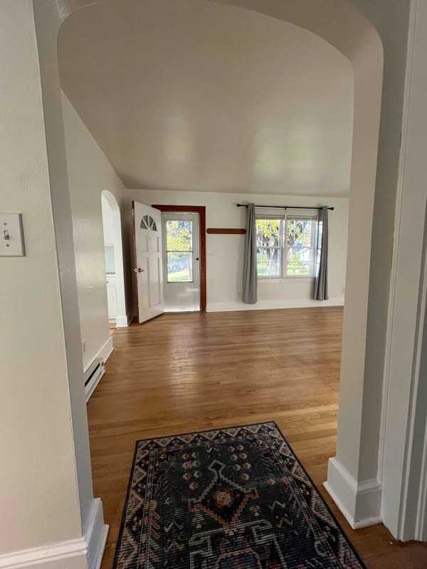 44 Axley St - Photo 5 of 19
