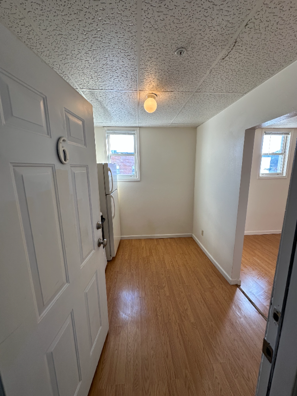122 E 4th St #6 - Photo 2 of 8
