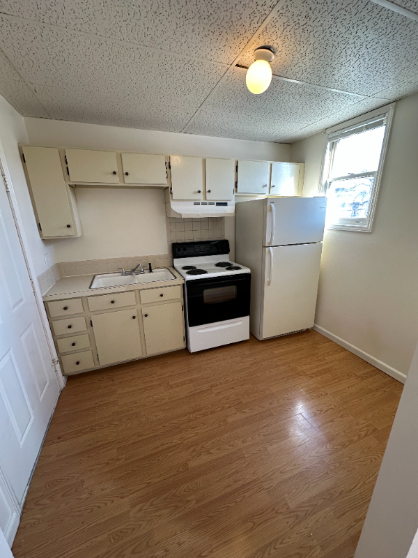 122 E 4th St #6 - Photo 3 of 8