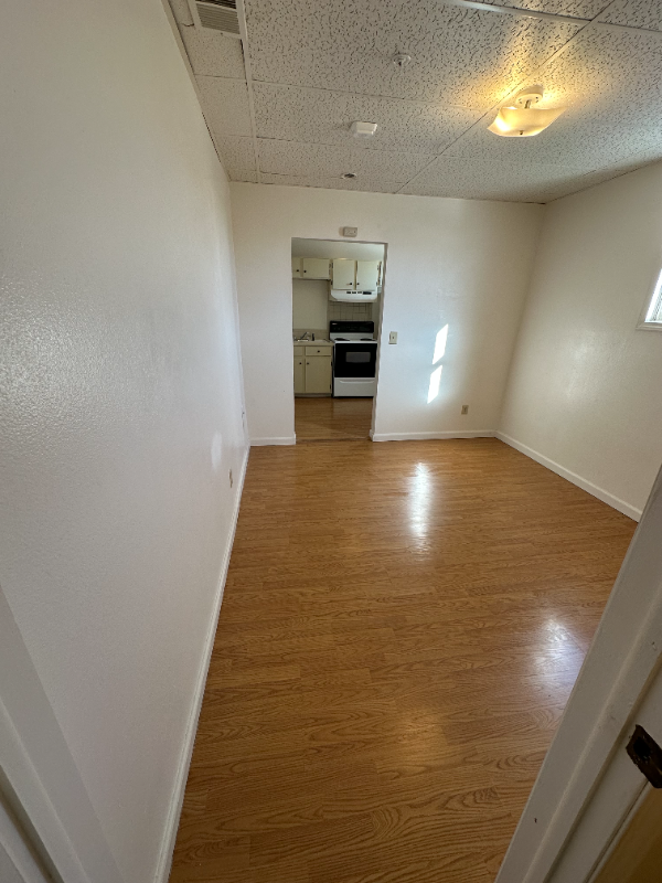 122 E 4th St #6 - Photo 7 of 8
