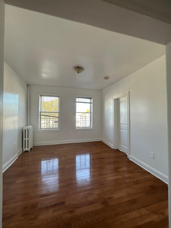 201 Claremont Ave #9 - Photo 4 of 14