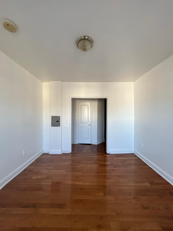 201 Claremont Ave #9 - Photo 5 of 14