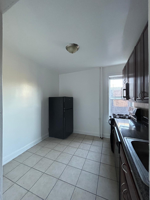 201 Claremont Ave #9 - Photo 6 of 14