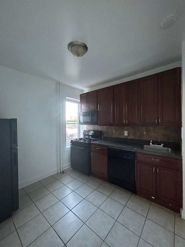201 Claremont Ave #9 - Photo 7 of 14