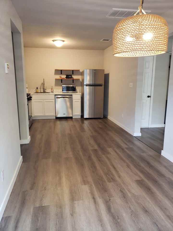 1503 Willow St #B - Photo 6 of 11