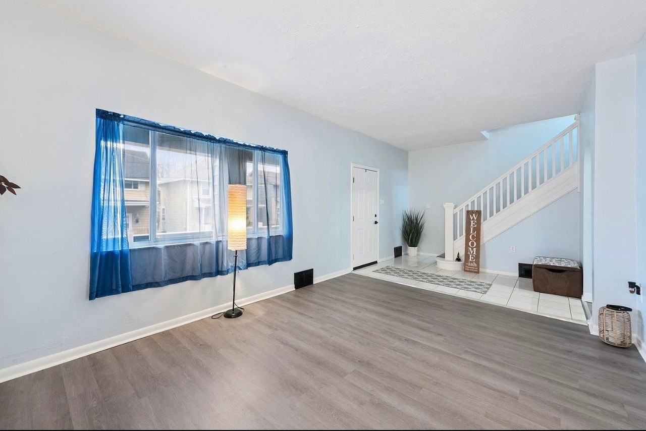 1131 Irwin St - Photo 4 of 20