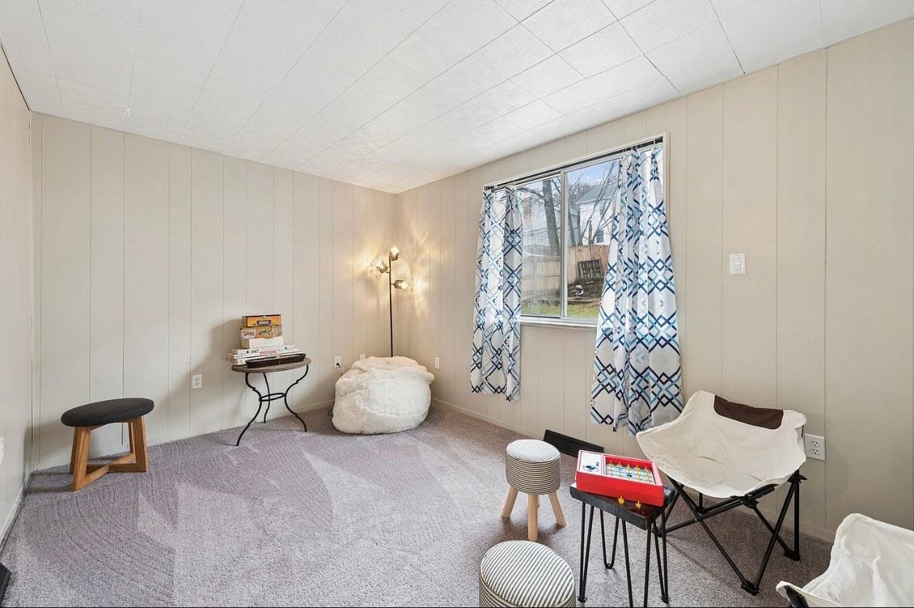 1131 Irwin St - Photo 7 of 20