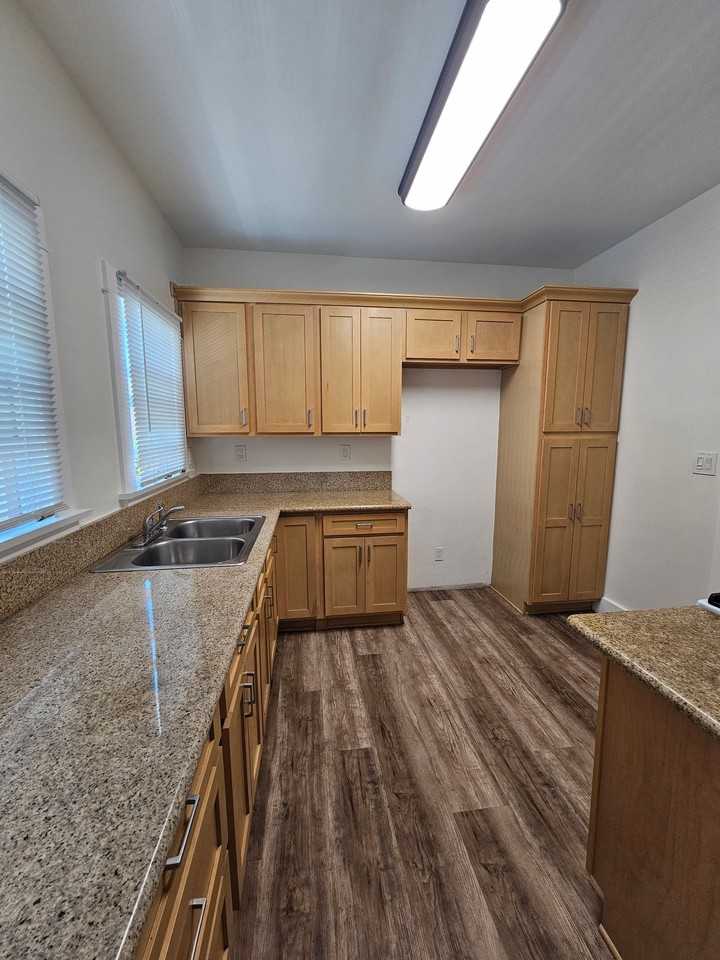 740 Lime Ave #C - Photo 6 of 7