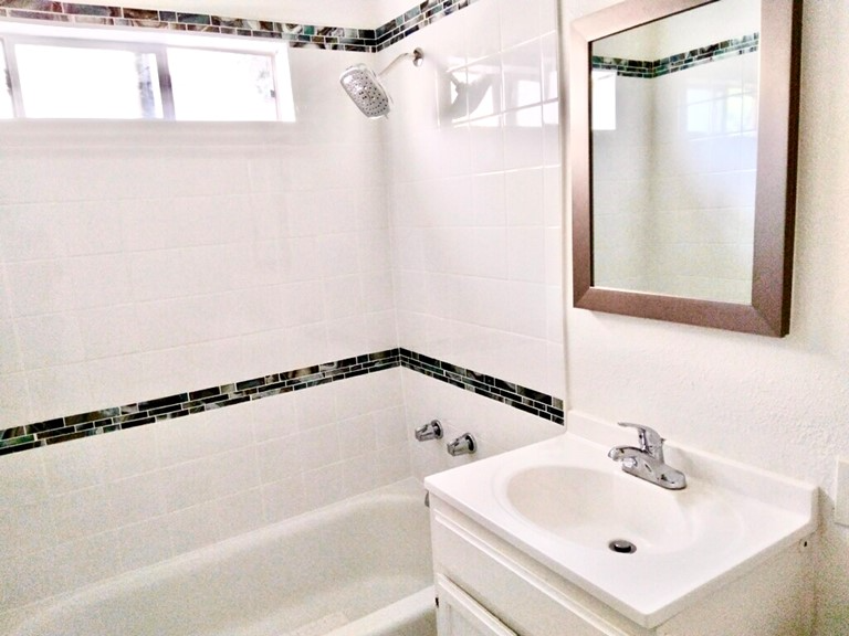 1532 W 29th St #1532 - Photo 4 of 5