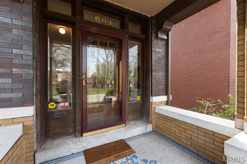 604 Bellerive Blvd - Photo 4 of 20