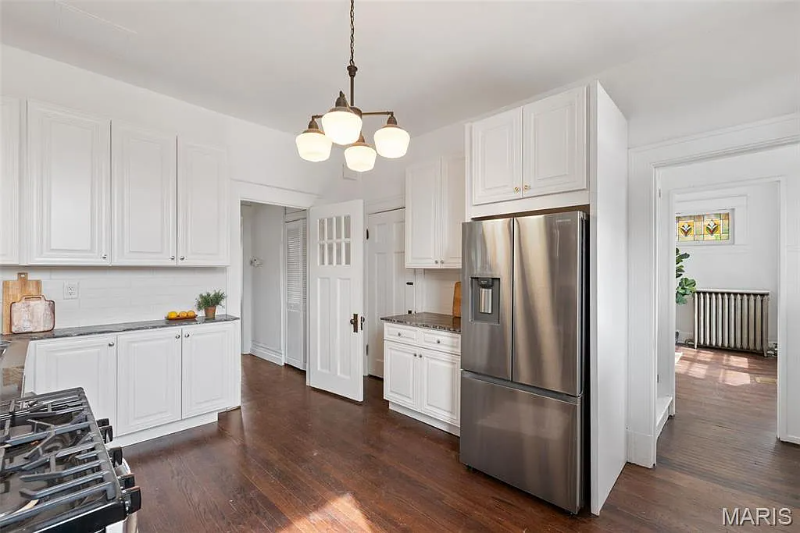 604 Bellerive Blvd - Photo 7 of 20